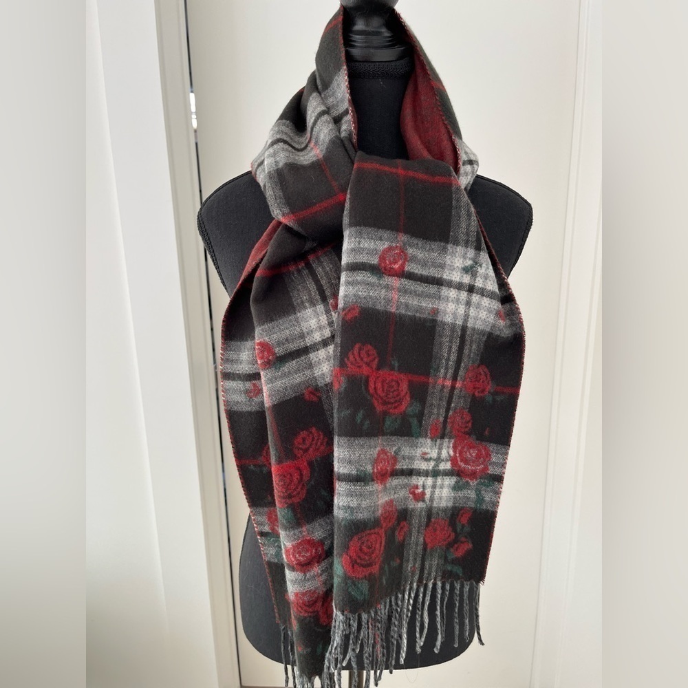 NORTHERN REFLECTIONS Plaid Acrylic Scarf Rose Pattern Cozy Fringe Reversible
